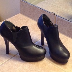 JLo booties black size 8 1/2
